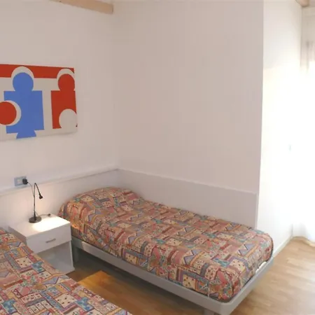 Quiet Townhouse A Stones Throw From The Apartment