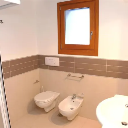 Quiet Townhouse A Stones Throw From The