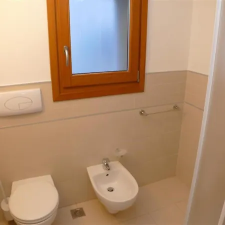 Apartment Quiet Townhouse A Stones Throw From The *