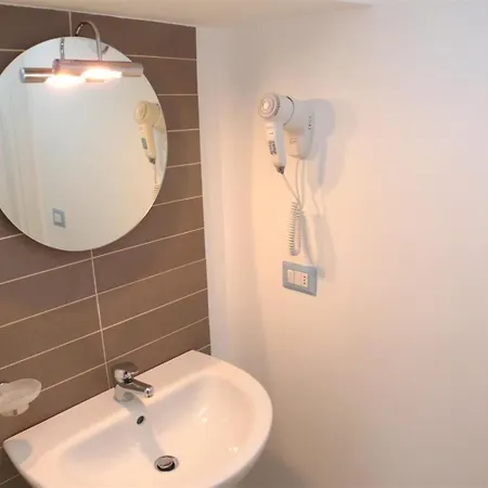 Quiet Townhouse A Stones Throw From The *