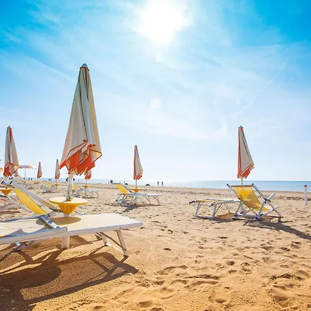 Quiet Townhouse A Stones Throw From The * Bibione